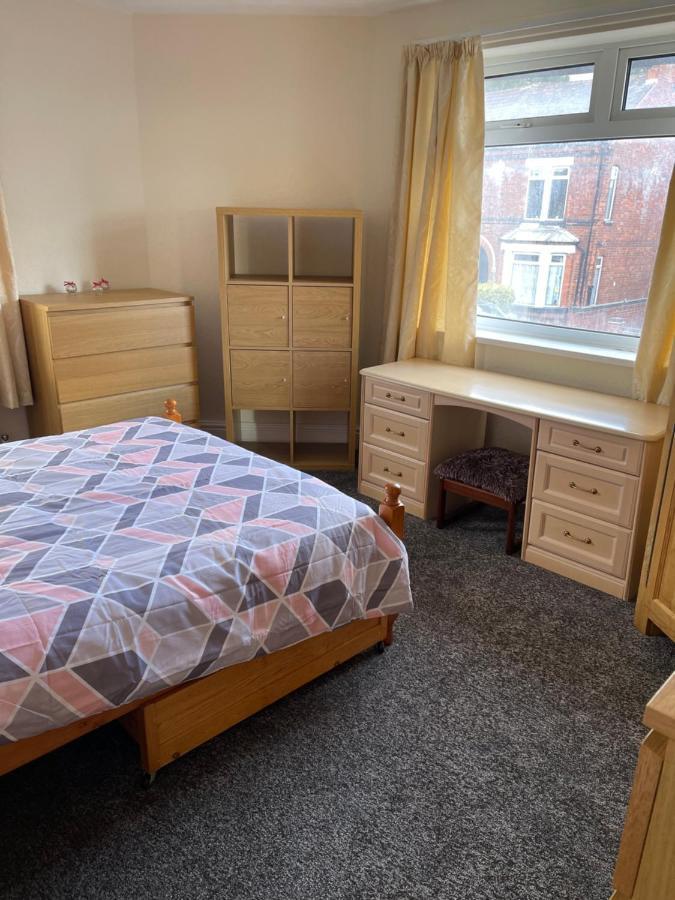 Spacious, Sleeps 17, 3 Bathrooms, Parking, Mansfield Exterior photo